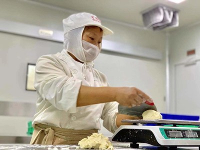 視頻 | 敘永公務(wù)員辭職當?shù)案獾陮W(xué)徒 如今酥點賣到浙江新疆、企業(yè)產(chǎn)值500萬元